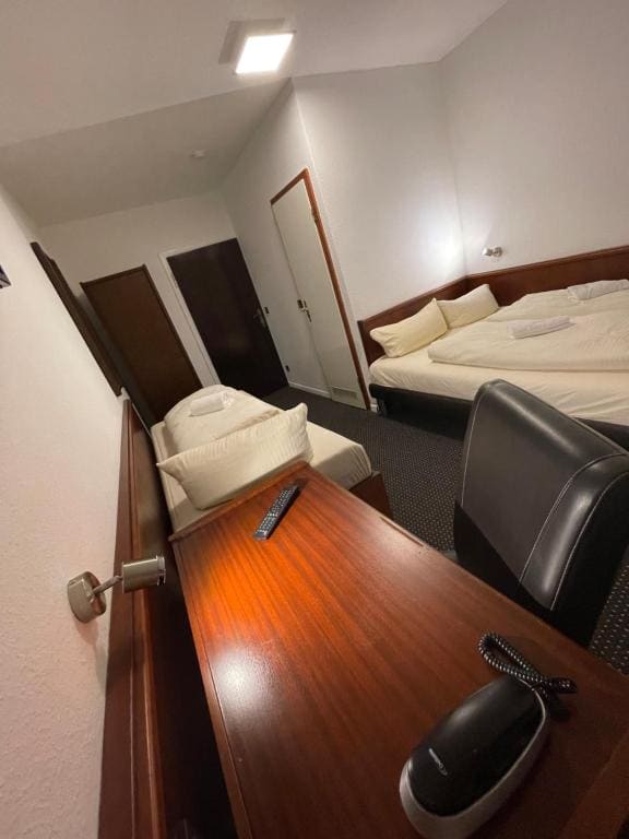 Triple Room with Bathroom room - Image 1