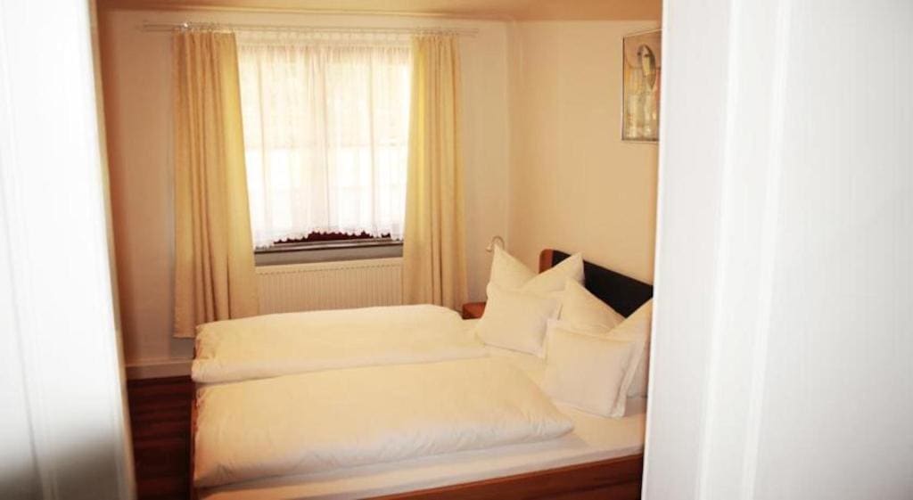 Deluxe One-Bedroom Apartment with Garden View room - Image 1