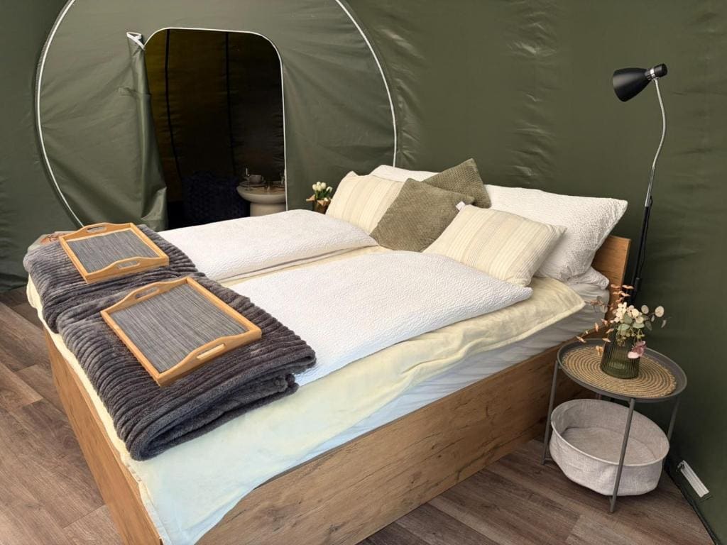 Tent room - Image 1