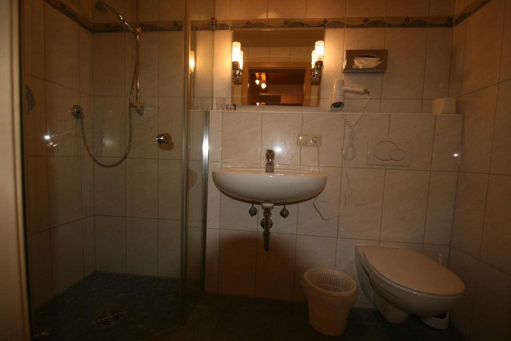 Apartment with Balcony for Single Use room - Image 3