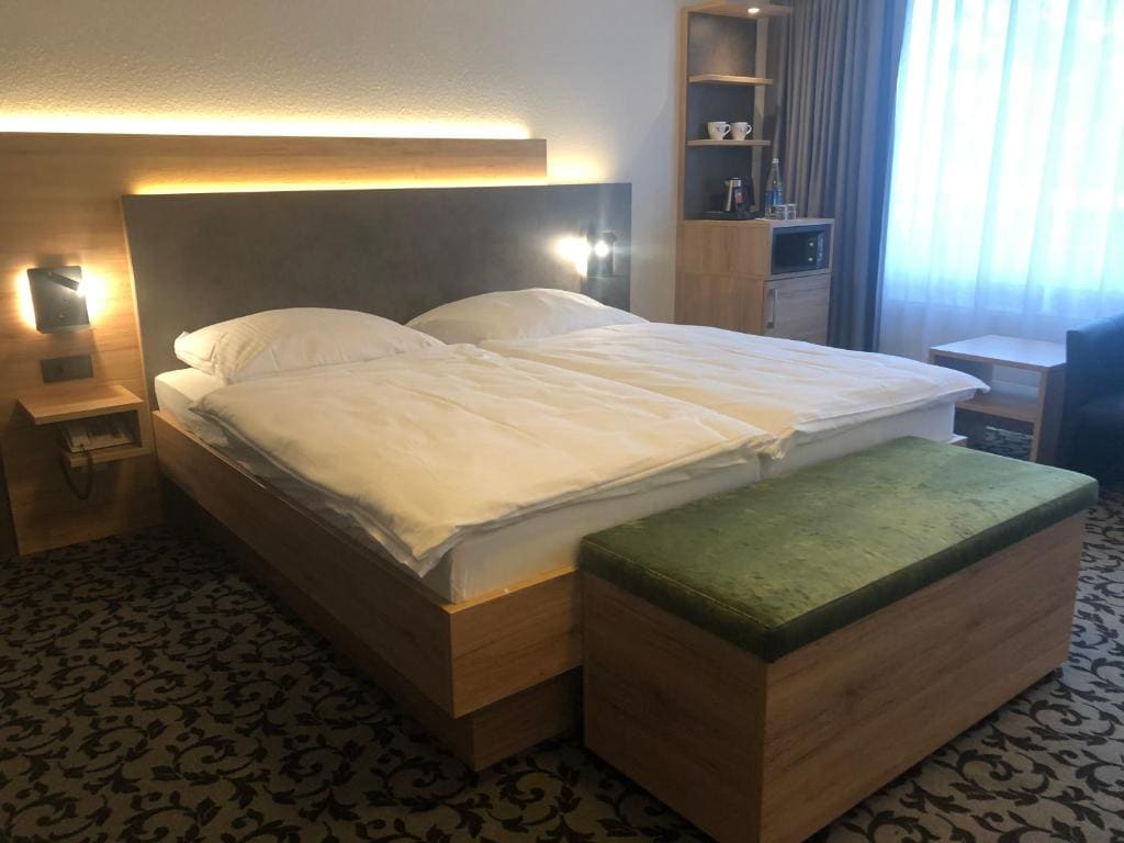 Large Comfort Double Room with Balcony room - Image 3
