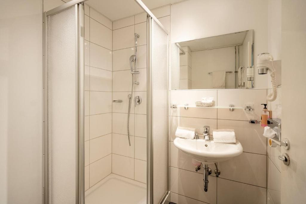 Comfort Single Room with Balcony room - Image 2