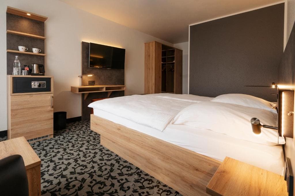 Comfort Double Room with Balcony room - Image 3