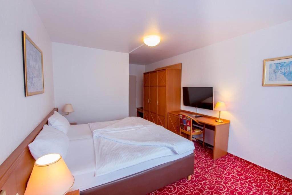 Classic Double Room with Balcony room - Image 2