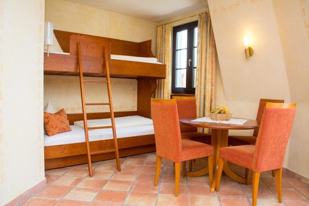 Large Suite room - Image 2