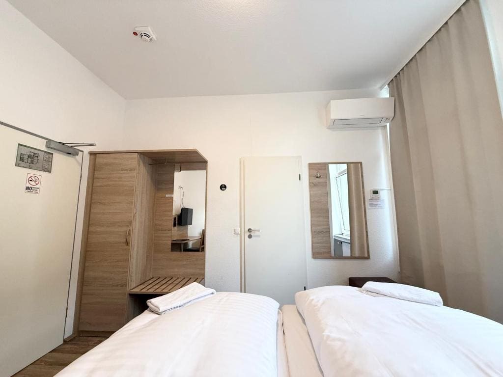 Standard Double or Twin Room room - Image 2
