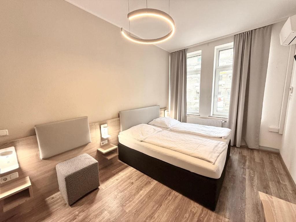 Standard Double or Twin Room room - Image 3