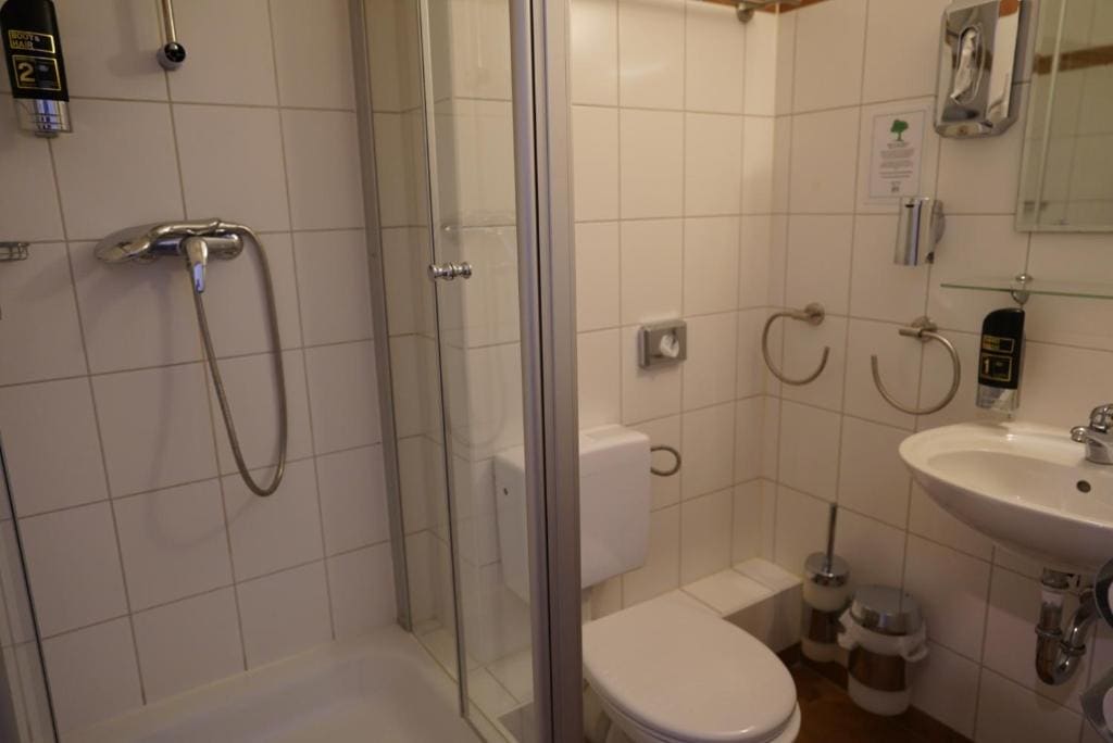 Family Room with Bathroom room - Image 3