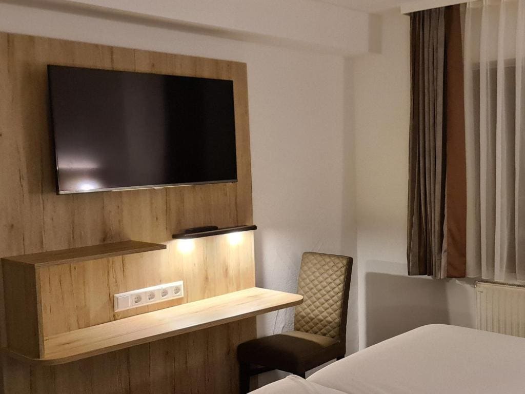 One-Bedroom Apartment room - Image 1