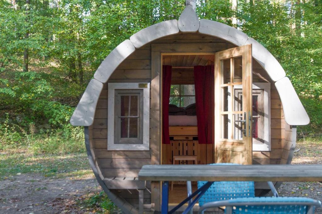 One-Bedroom Cottage room - Image 3