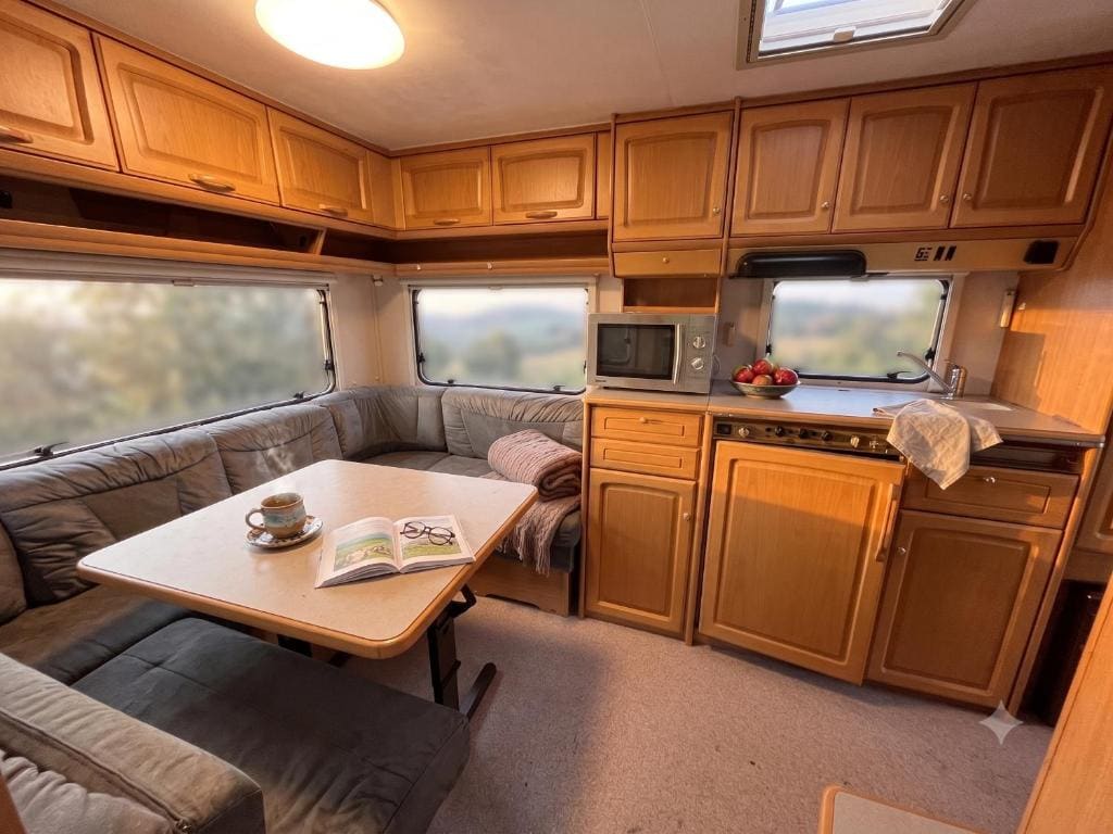 Caravan room - Image 2