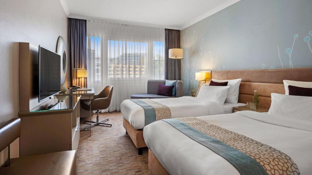 Standard King Room with City View - High Floor room - Image 1