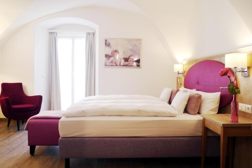 Double Room with Balcony room - Image 3