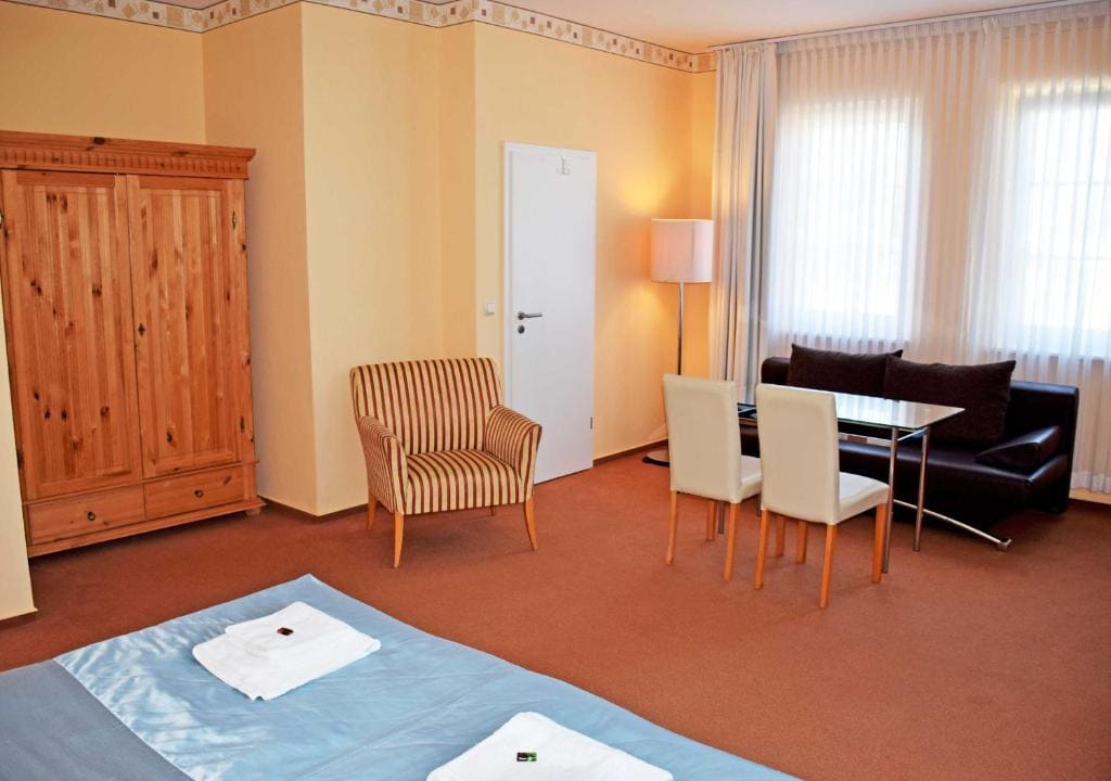 Family Room room - Image 2