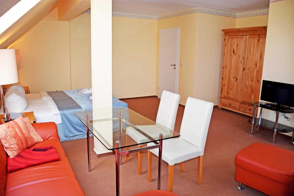 Double or Twin Room with Shower room - Image 3