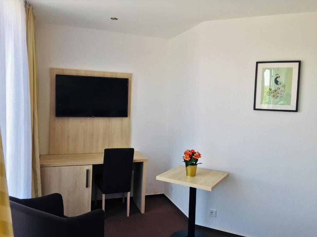 Deluxe Suite room - Image 2