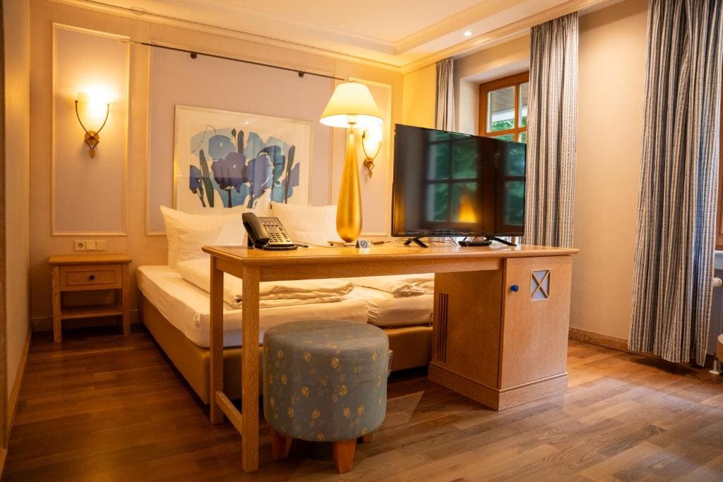 Deluxe Double Room with Balcony room - Image 3