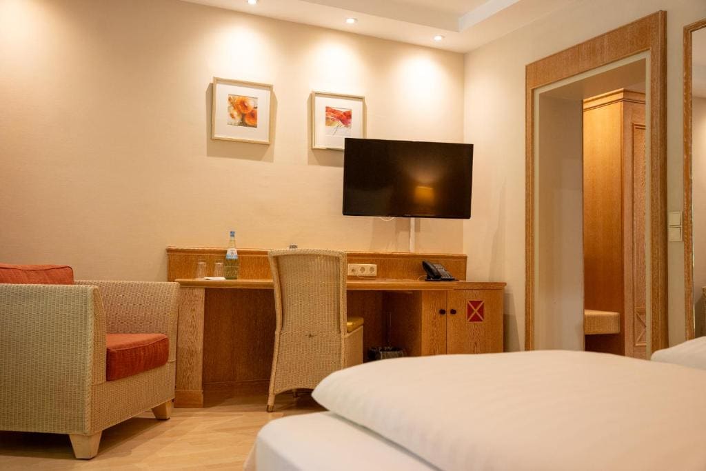 Deluxe Double Room with Balcony room - Image 1