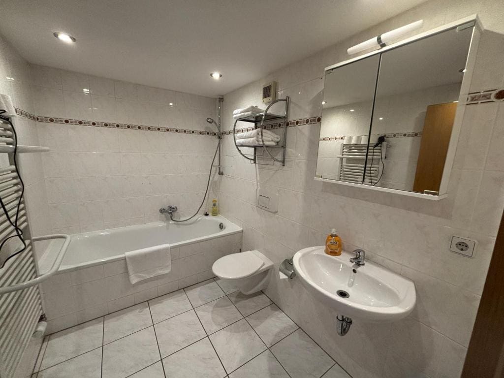 Standard Single Room with Shower room - Image 1