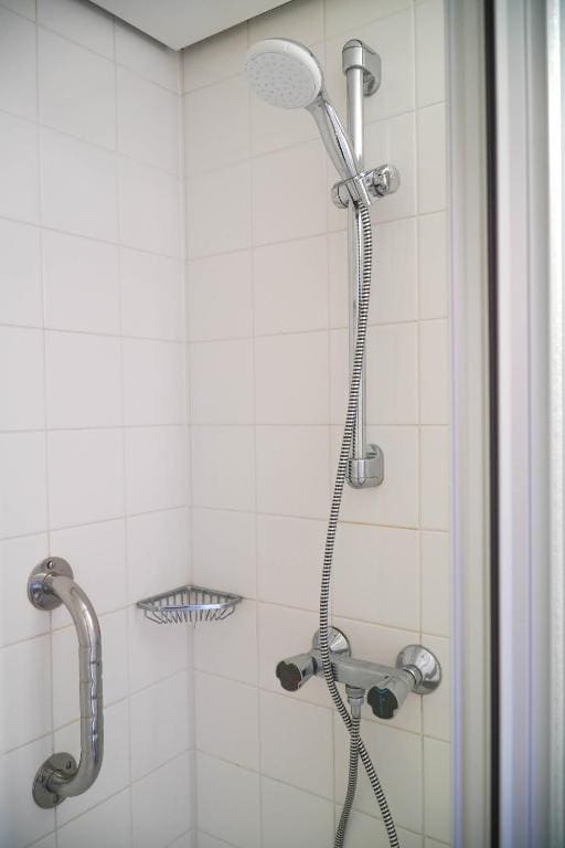 Standard Quadruple Room room - Image 3