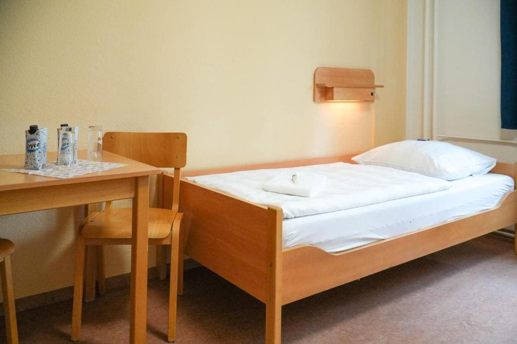 Twin Room - Disability Access room - Image 3