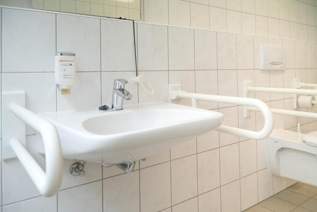 Twin Room - Disability Access room - Image 2