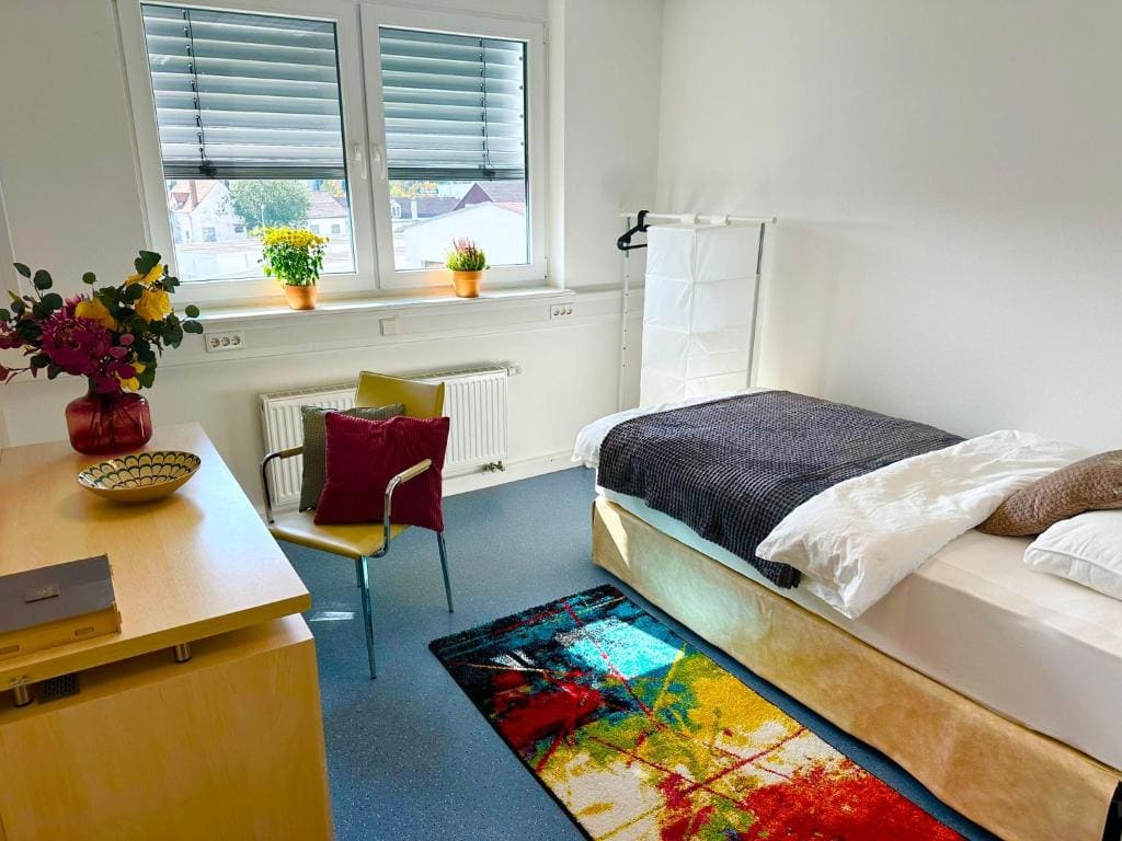 Single Room with Bathroom room - Image 2