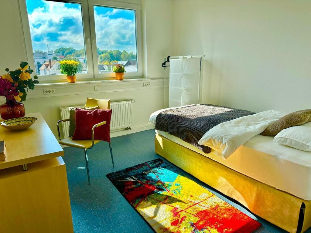 Single Room with Bathroom room - Image 1