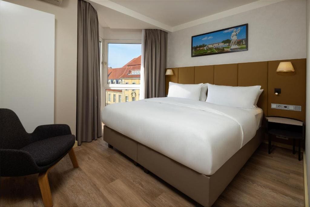 One-Bedroom King Suite room - Image 1