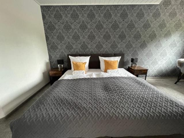 Deluxe Double Room with Balcony room - Image 3