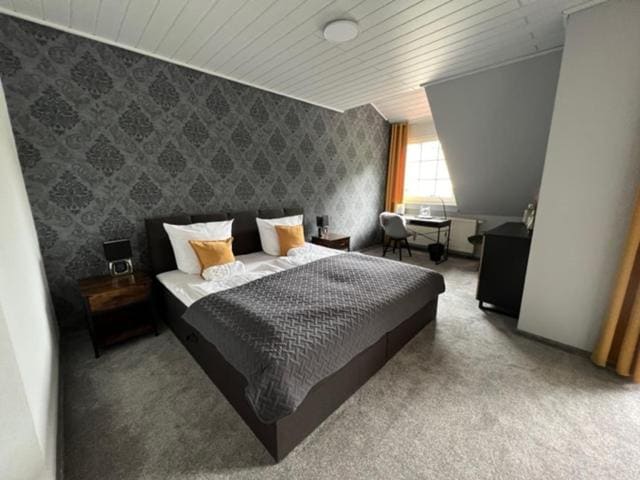 Deluxe Double Room with Balcony room - Image 2