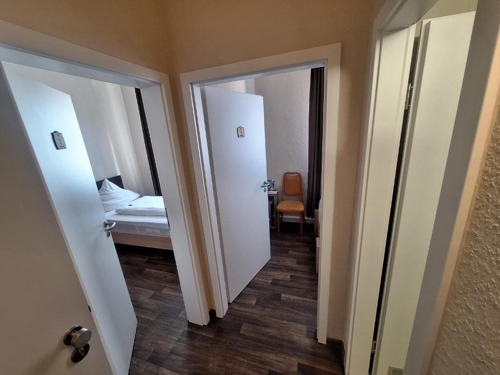 Standard Twin Room room - Image 1