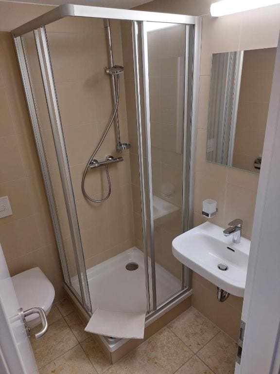 Standard Twin Room room - Image 2
