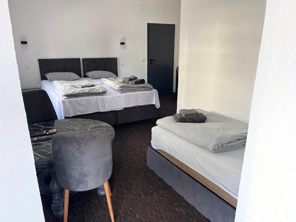 Deluxe Family Suite room - Image 3