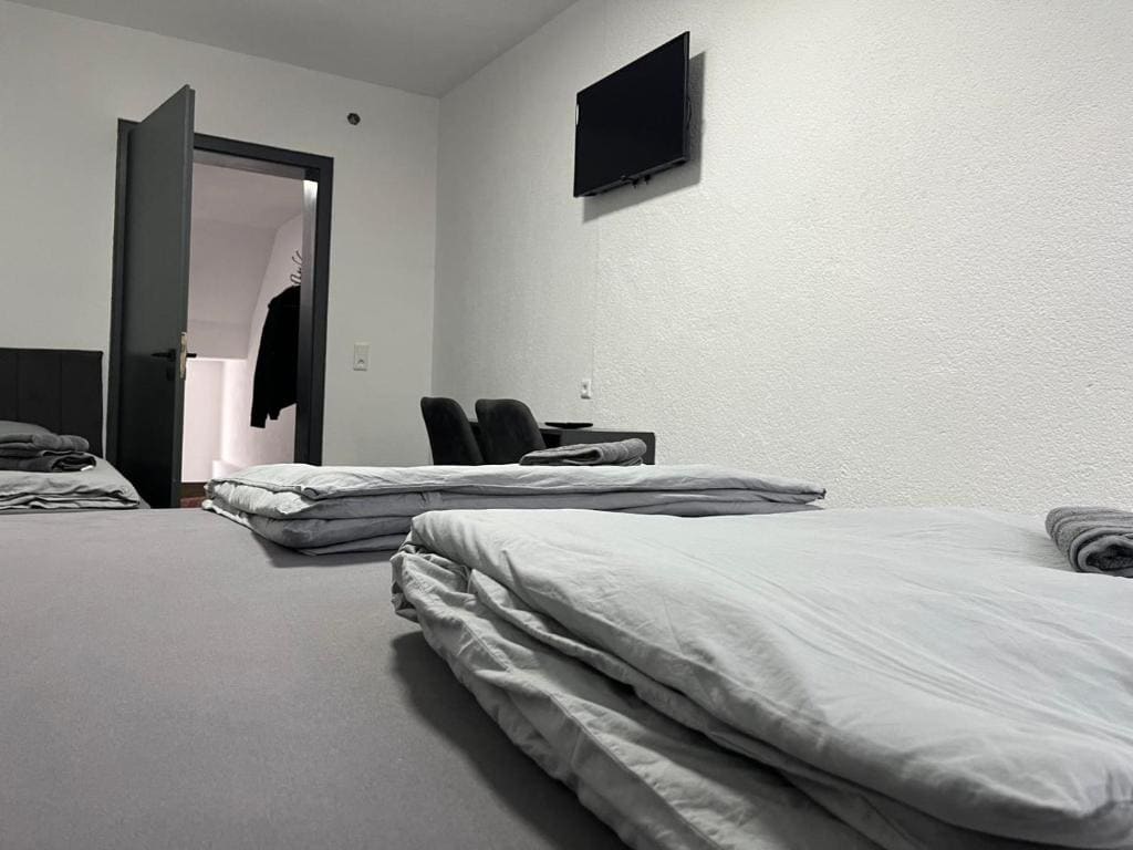 Family Room room - Image 3