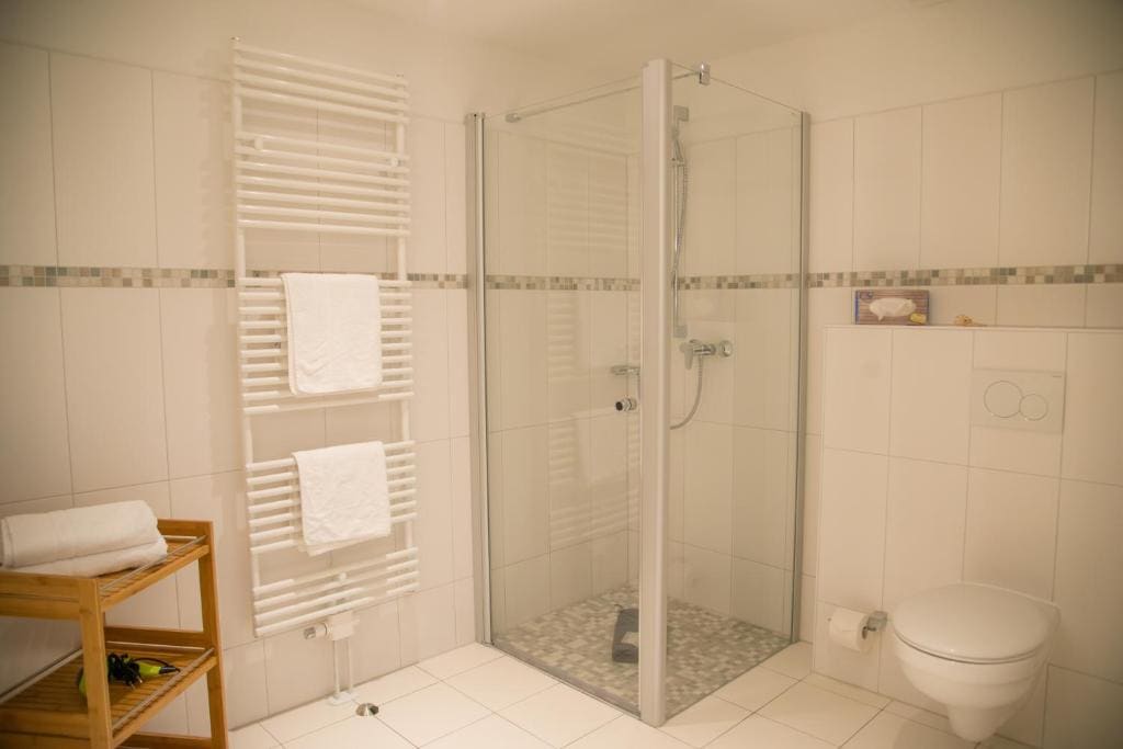 Quadruple Room with Shower room - Image 3