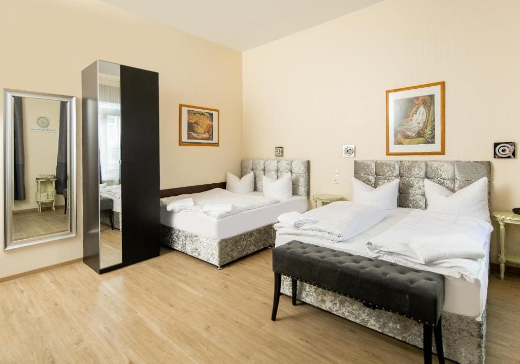 Comfort Quadruple Room room - Image 1