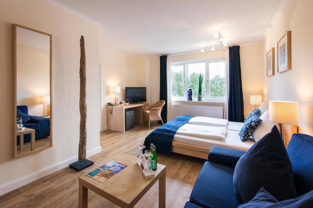 Family Room room - Image 2