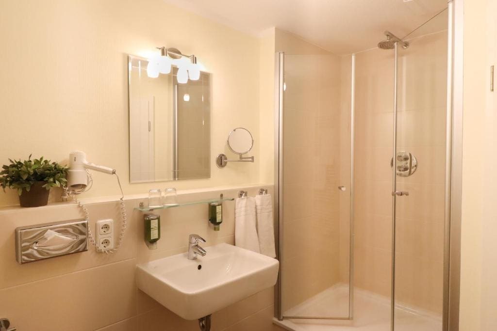 Junior Suite with Balcony room - Image 3