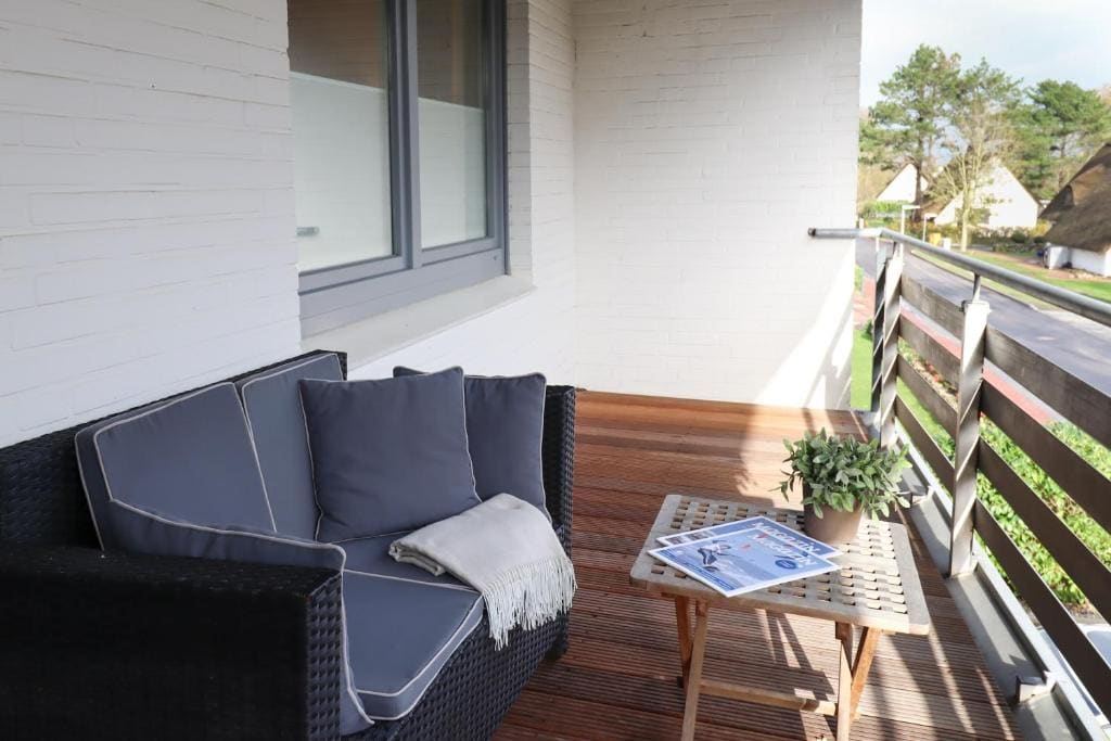 Small Wellness Suite with Balcony room - Image 2
