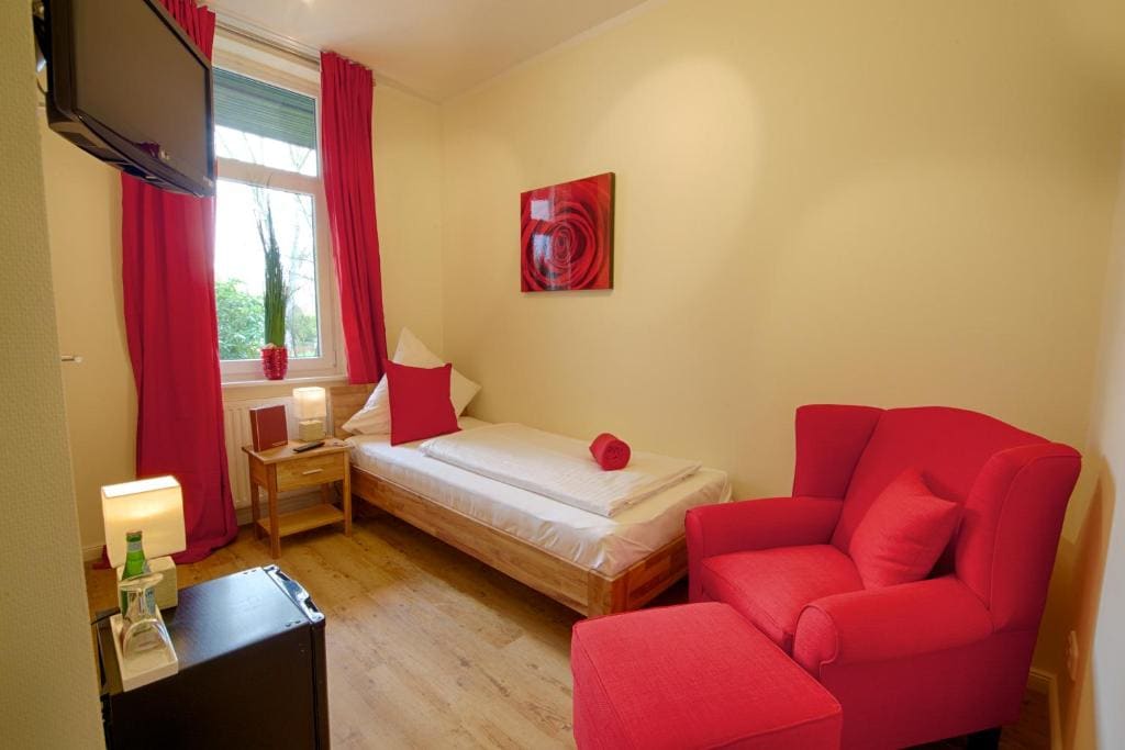 Small Single Room room - Image 1