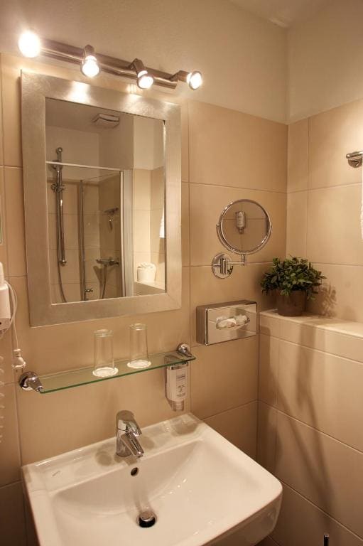 Small Double Room room - Image 3