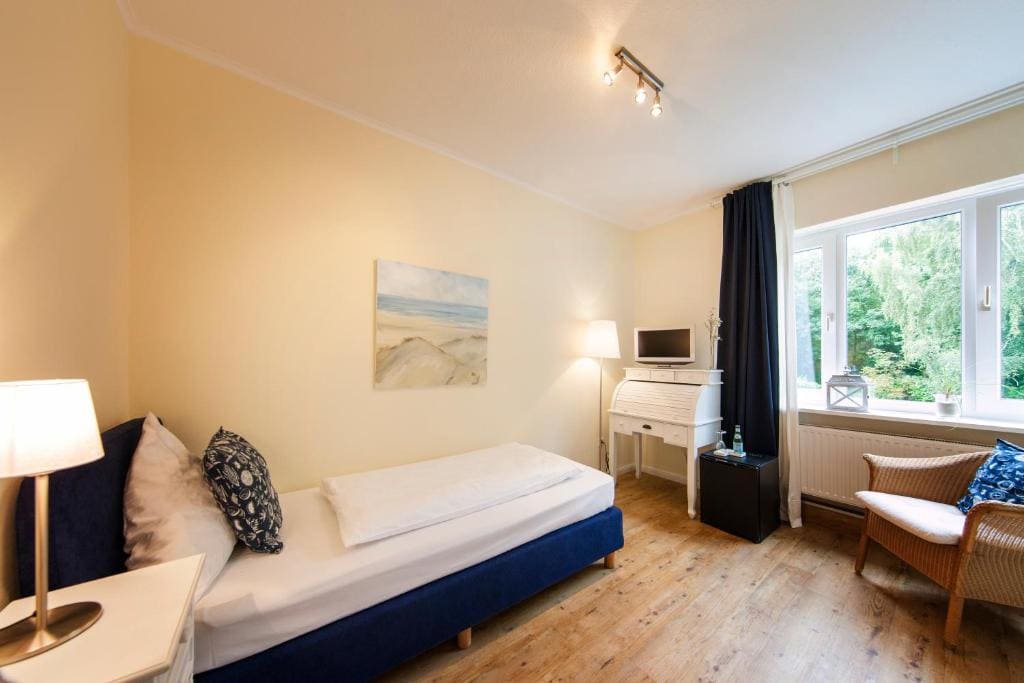 Small Single Room room - Image 2