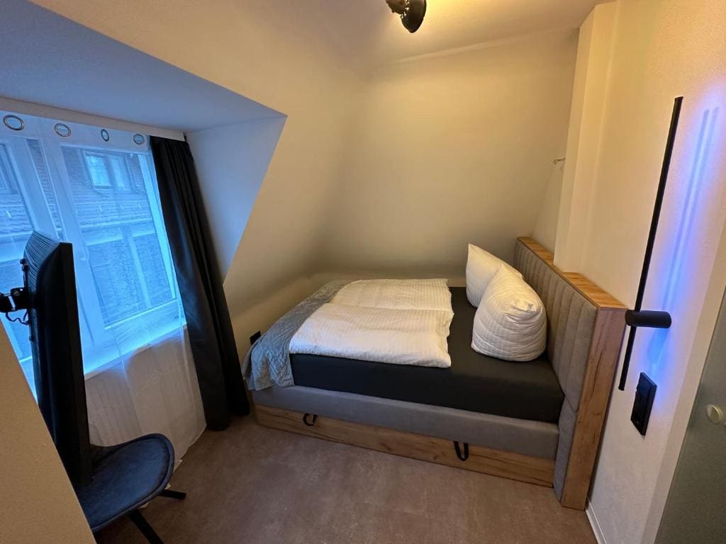 Small Double or Twin Room room - Image 3