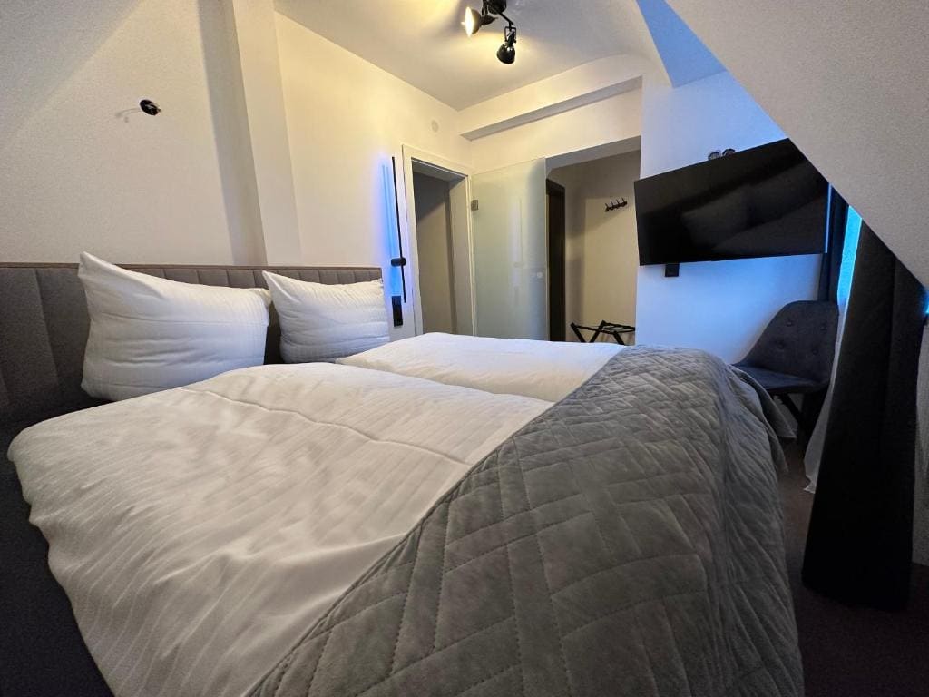 Small Double or Twin Room room - Image 2