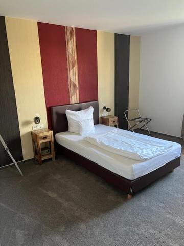 Large Single Room room - Image 1