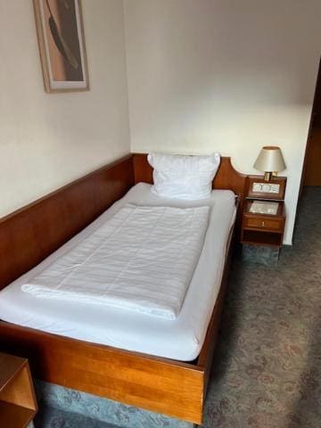 Small Single Room room - Image 2