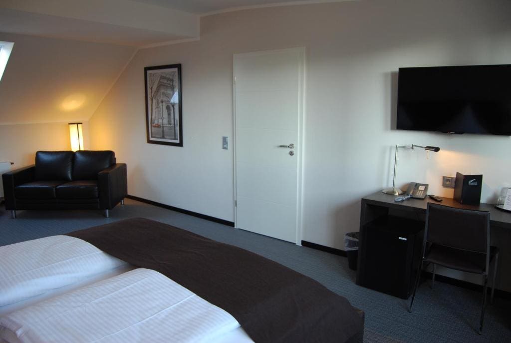 Family Room room - Image 2