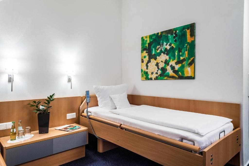 Twin Room - Disability Access room - Image 3