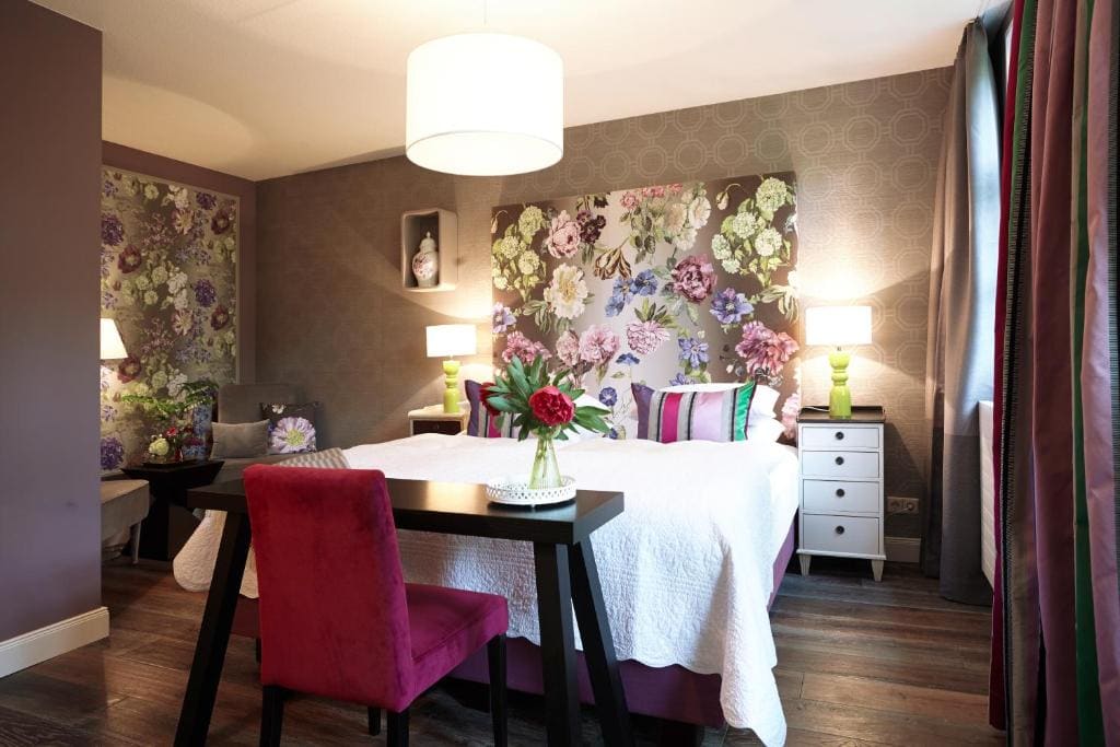 Deluxe Double Room with Balcony room - Image 2